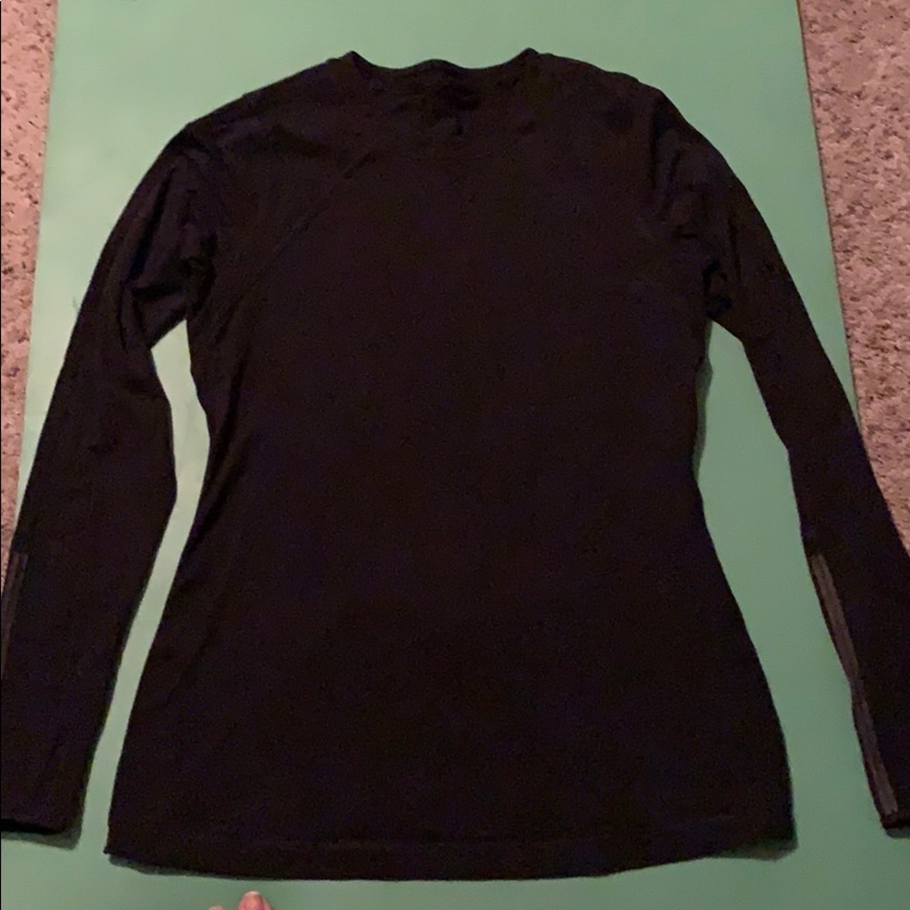 Lululemon black long sleeve shirt!! So cute!!💗